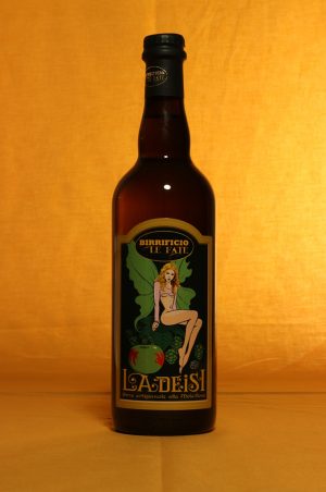Birra ladeisi da 750 millilitri del birrificio Le Fate