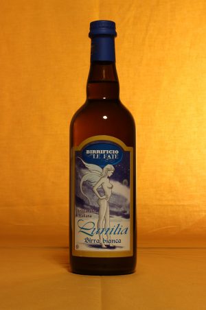 Birra lunilia da 750 millilitri del birrificio Le Fate