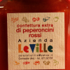 Etichetta anteriore della confezione da 106 grammi di confettura extra di peperoncini rossi dell'azienda Le Ville