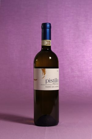 vino pistillo da 750 millilitri dell'azienda agricola Poderi San Lazzaro di Offida