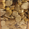 dettaglio della fava di fratte rosa decorticata in confezione da 500 grammi prodotta dall'azienda agricola I Lubachi di Fratte Rosa in provincia di Ancona