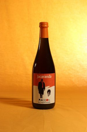 birra jacaranda da 750 millilitri del birrificio RentOn di Fano in provincia di Pesaro e Urbino