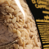 immagine di dettaglio della pasta seme di melone in confezione da 500 grammi dell'azienda agricola allevi maria letizia