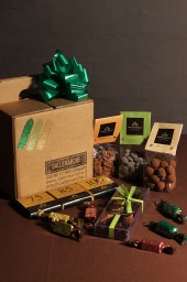 Cesto di Natale le Dolci Marche. Un cesto natalizio adatto per accontentare i desideri degli amici più golosi.