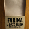 Immagine di dettaglio della farina di orzo nudo integrale Curalta in confezione da 700g prodotta dal consorzio Cobi