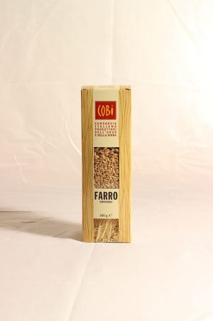 Farro semintegrale in confezione da 500g prodotta dal consorzio Cobi