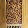 Immagine di dettaglio del farro semintegrale in confezione da 500g prodotta dal consorzio Cobi