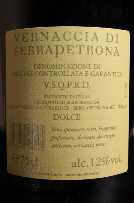 Etichetta posteriore della Vernaccia di Serrapetrona dolce Colleluce della società agricola Colleluce di Serrapetrona (MC)