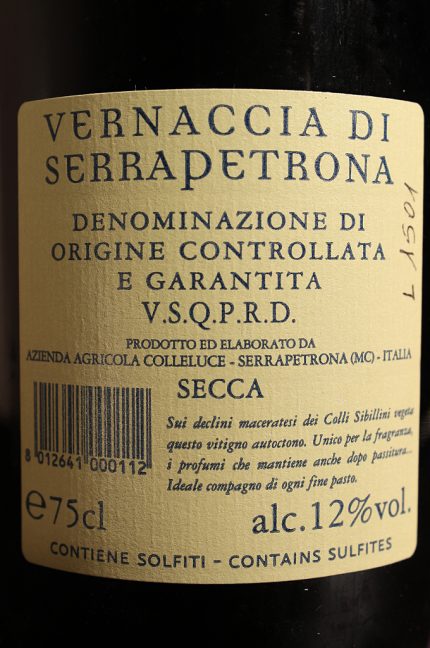 Etichetta posteriore della Vernaccia di Serrapetrona secca Colleluce della società agricola Colleluce di Serrapetrona (MC)