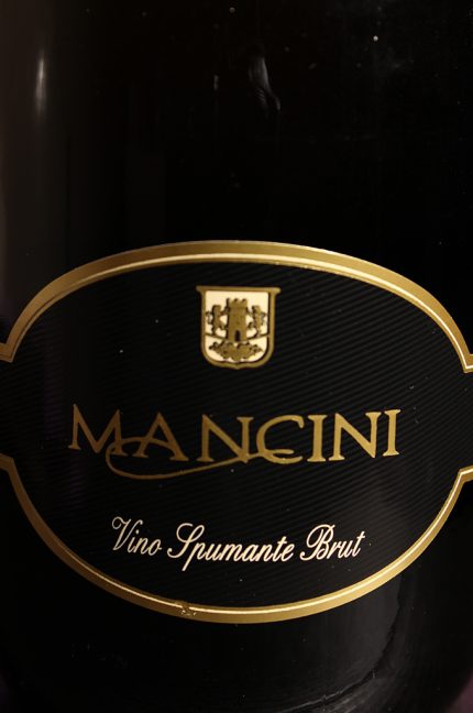 Etichetta del vino spumante brut Mancini dell'azienda agricola Mancini Benito di Maiolati Spontini (Ancona)