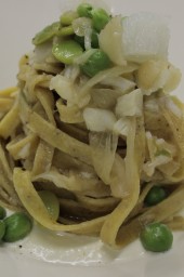 Tacconi con crema di cipolla e baccalà